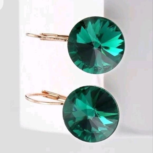 Elegant Green Crystal Earrings - Picture 2 of 2